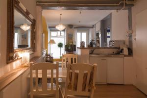 a kitchen and dining room with a table and chairs at Haus zum Einhörnle in Konstanz