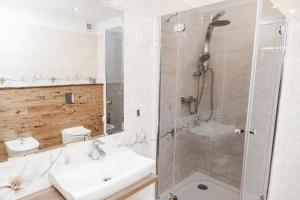 Ένα μπάνιο στο MAZURSKA DAMA - Słoneczny apartament Giżycko +22 φωτογραφίες