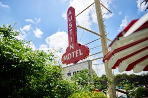 Certifikát, hodnocení, plakát nebo jiný dokument vystavený v ubytování Austin Motel