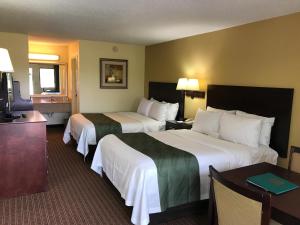 a hotel room with two beds and a table at Quality Inn Franklin in Franklin