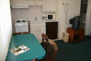 Virtuvė arba virtuvėlė apgyvendinimo įstaigoje Beaver Lake Lodge