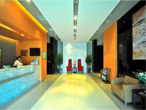 a lobby of a hotel with a man sitting at a counter at Jinjiang Inn Taian Taishan Avenue in Tai'an