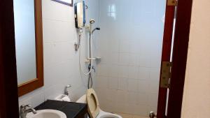 Koupelna v ubytování Baan Pitcha บ้านพิชชา + 37 fotografií