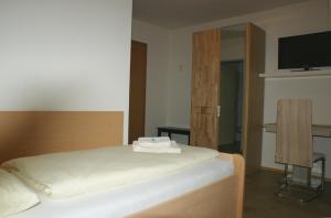 Ein Bett oder Betten in einem Zimmer der Unterkunft Kulturzentrum Sturmmühle