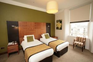 Ένα ή περισσότερα κρεβάτια σε δωμάτιο στο Acorn Hotel