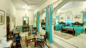 Posezení v ubytování Hari Mahal Palace by Pachar Group