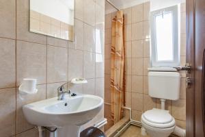 Koupelna v ubytování Casa ARBO + 26 fotografií