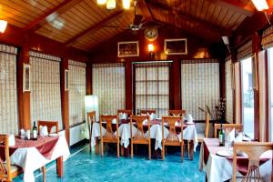 Restaurace v ubytování Hari Mahal Palace by Pachar Group