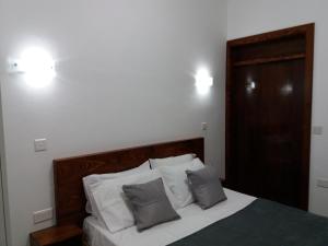 Postel nebo postele na pokoji v ubytování Beachfront Deluxe Apartment