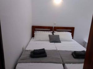 Postel nebo postele na pokoji v ubytování Beachfront Deluxe Apartment