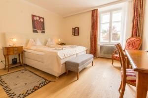 Postel nebo postele na pokoji v ubytování Hotel Schloss Lerchenhof