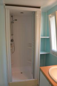 a bathroom with a shower and a sink at Camping La Aventura Playa in Daimuz