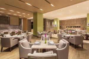 A restaurant or other place to eat at Somerset Aparthotel Xindicheng Xi'an