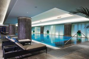 Πισίνα στο ή κοντά στο Grand Bay Hotel Beijing