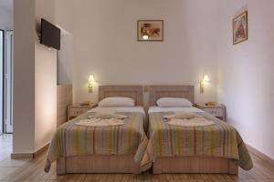 Cama ou camas em um quarto em Nikos Hotel
