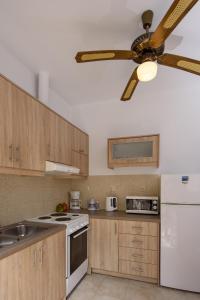 A cozinha ou cozinha compacta de Nikos Hotel