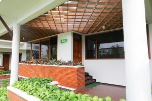 Taman di luar Samara Resort