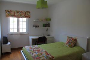 Ένα ή περισσότερα κρεβάτια σε δωμάτιο στο Spacious Villa in Azeitão (with private pool) +18 φωτογραφίες