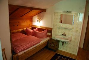 Postel nebo postele na pokoji v ubytování Pension Wassererhof