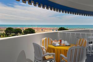 A balcony or terrace at Hotel Corallo