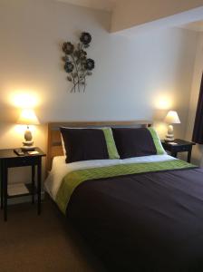 Un pat sau paturi într-o cameră la Fernlea Guest house