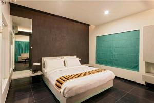 Hotel Rasika客房内的一张或多张床位