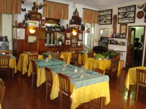 A restaurant or other place to eat at Albergo Santo Spirito