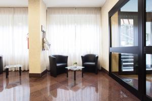A seating area at Residence Desenzano
