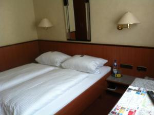 Postel nebo postele na pokoji v ubytování Hotel Hauser an der Universität