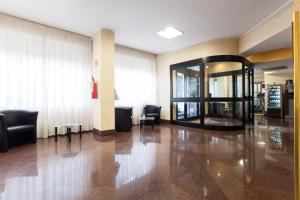 A seating area at Residence Desenzano