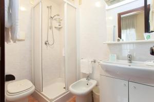 A bathroom at Residence Desenzano