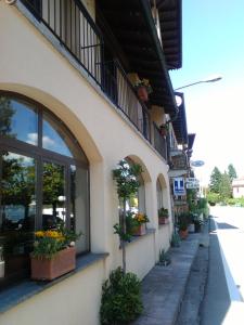 a street with potted plants on the side of a building at Il Vapore in Oggebbio