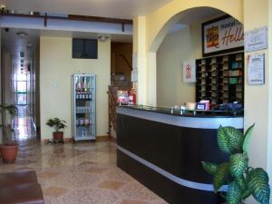 a lobby of a pharmacy with a counter and plants at Hostal Hellen Ross in Nazca