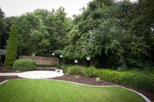 Taman di luar Shamrock Lodge Hotel