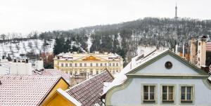 Nespecifikovaný výhled na hory nebo výhled na hory při pohledu z aparthotelu