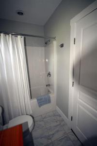 A bathroom at Guest Room 184