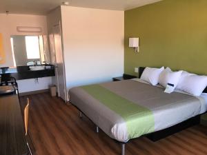 Postel nebo postele na pokoji v ubytování Motel 6-Abilene, TX