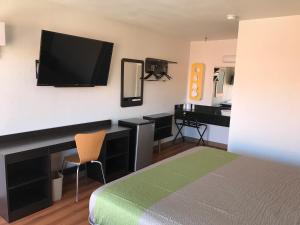 TV a/nebo společenská místnost v ubytování Motel 6-Abilene, TX