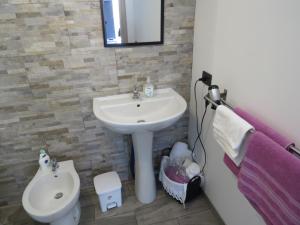 A bathroom at Sicily Etna House