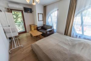 Posteľ alebo postele v izbe v ubytovaní Caesar Apartments & Rooms
