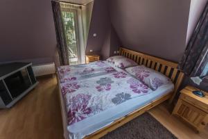 Posteľ alebo postele v izbe v ubytovaní Caesar Apartments & Rooms