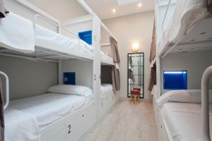 Malaga Stop Hostel AB客房内的一张或多张床位