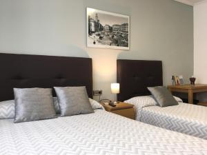 Postel nebo postele na pokoji v ubytování Hostal Patria Madrid