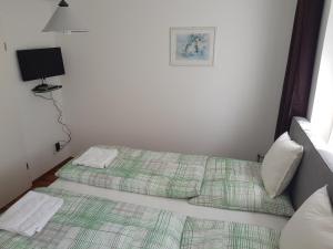 Postel nebo postele na pokoji v ubytování Pension Lindengarten