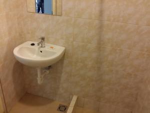 A bathroom at M+D Hotel