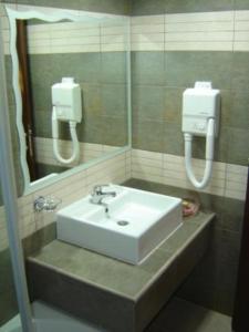 Ένα μπάνιο στο Sacallis Inn Beach Hotel 