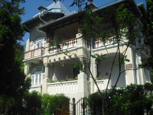 a large white building with a balcony at Vila Lili in Băile Govora