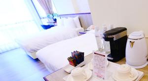 Příslušenství pro přípravu čaje a kávy v ubytování Shang Shan Ting Chao Hotel