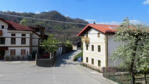 an empty street in a small town with buildings at Holiday House Kanalec in Drežnica