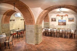 Restauracja lub miejsce do jedzenia w obiekcie Villa Il Palazzo